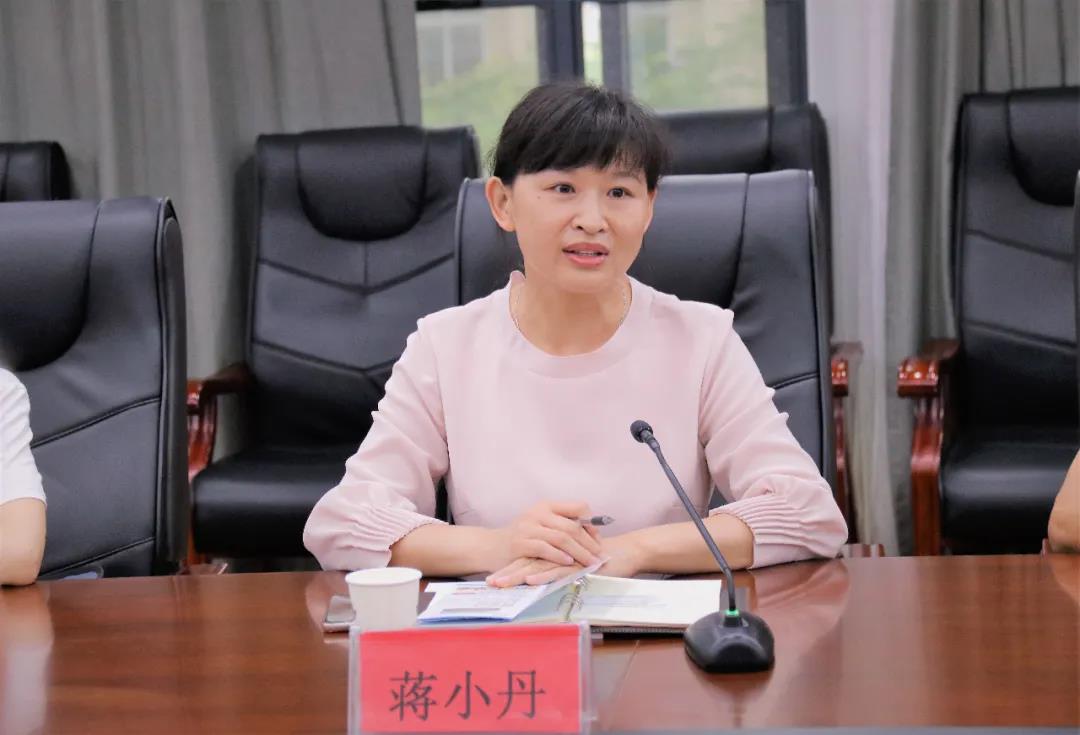 蒋小丹副县长说,远安县委,县政府对远安的教育抱有很大希望,远安